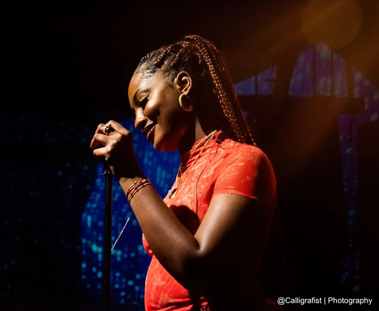 Tems Photo: Calligrafist